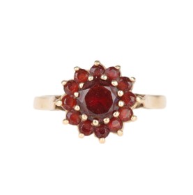 Viggo Wollny: A garnet ring of 14k gold. Ring size 55.