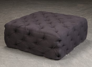 Sofabord / Puf af knapsyet sort stof
