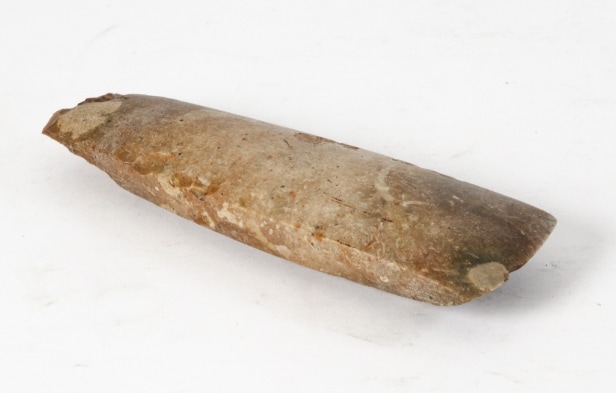 Dansk oldtid. Flintestens økse, L. 25 cm
