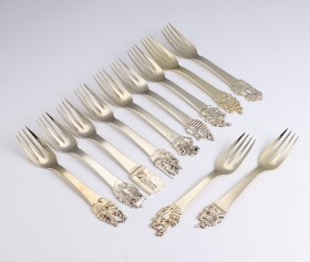 W. & S. Sorensen. Children's forks of gilded silver from the 'Eventyr series' (11)