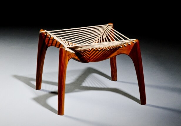 Jørgen Høvelskov. Harpe, taburet samt bord (2)