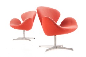 Arne Jacobsen. Two armchairs, 'Svanen', model 3320 (2)