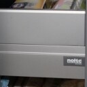 Nolte Küchen. Komplet køkken med køkkenø, bordplade i skifer m/ underlimet vask, samt fuld Bosch hvidevarepakke.