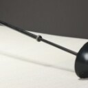 Auping, elevationsseng, sidebord samt lampe