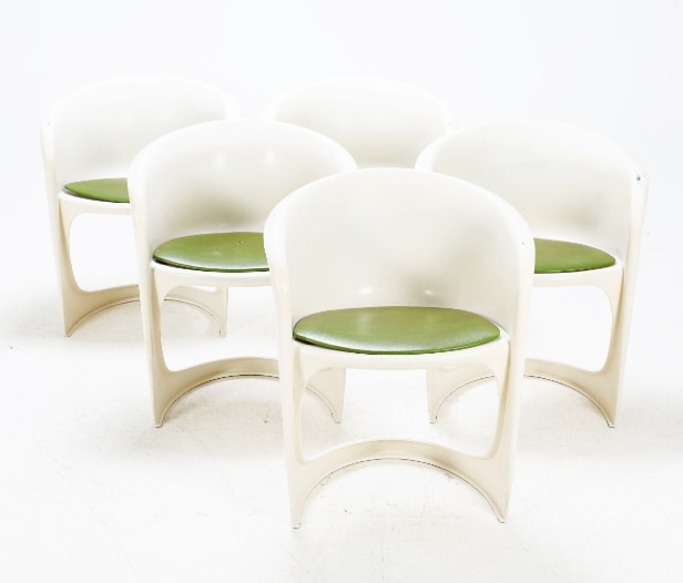 Steen Østergaard. Fem stole af plast model 291 (5)