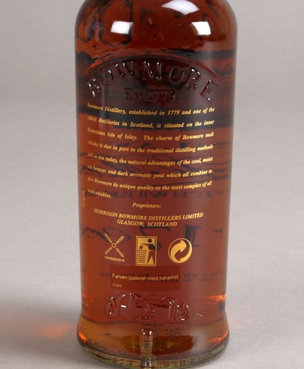 1 bottle of Bowmore Islay Single Malt Whiskey 17 years 43%.