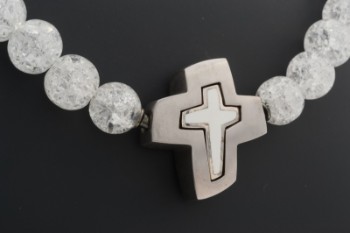 Connectionlås af sterling sølv med emalje, dertil en kæde med krystalperler