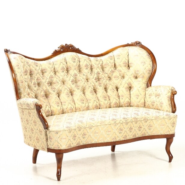 Nyrococo sofa med gyldent betræk, 1800-tallets slutning