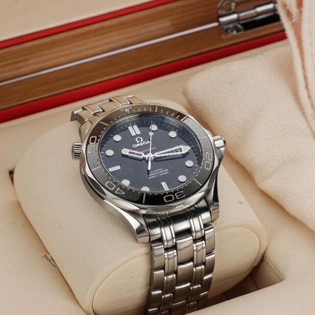Omega Seamaster Professional Diver 300 M Co-Axial Chronometer armbåndsur. herrearmbåndsur