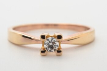 Solitairering med brillant på ca. 0.10 ct. 14 kt. guld, str. 54