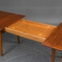 Hans J. Wegner . Spisebord i eg og teak , model AT310 (3)