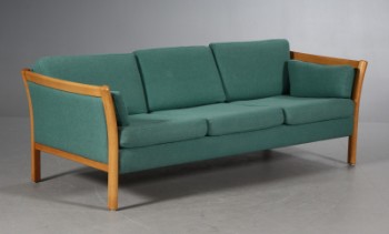 Dansk møbelproducent. Tre-pers. sofa, bøgetræ