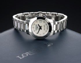 Damearmbåndsur fra Longines, model Conquest, ref. L3.158.4.87.6 med diamanter