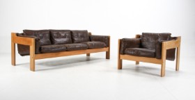 Dansk møbelproducent. Tre-pers. sofa samt lænestol, egetræ, 1970'erne (2)