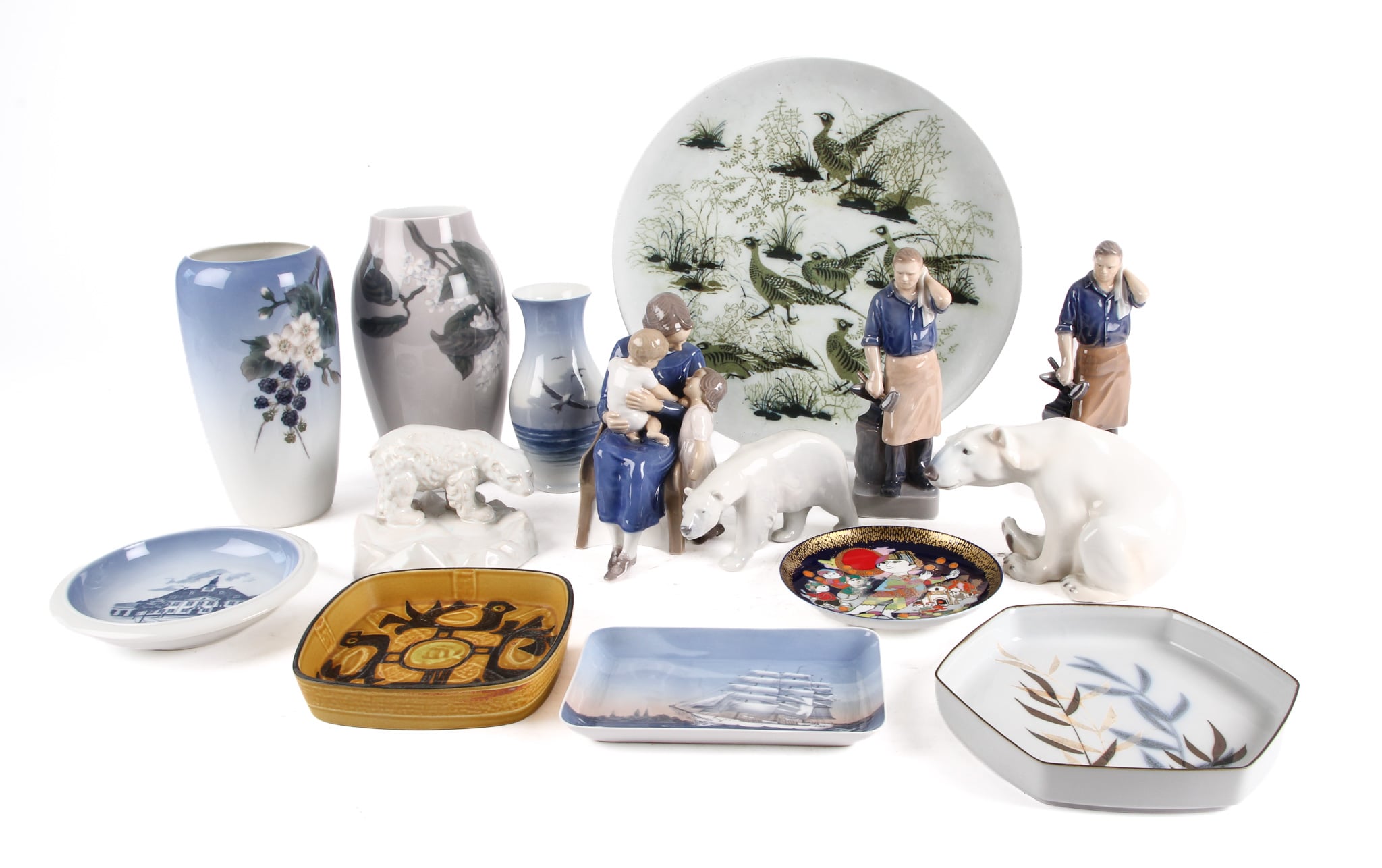 Royal Copenhagen / B&G. Collection of figurines etc. (14)