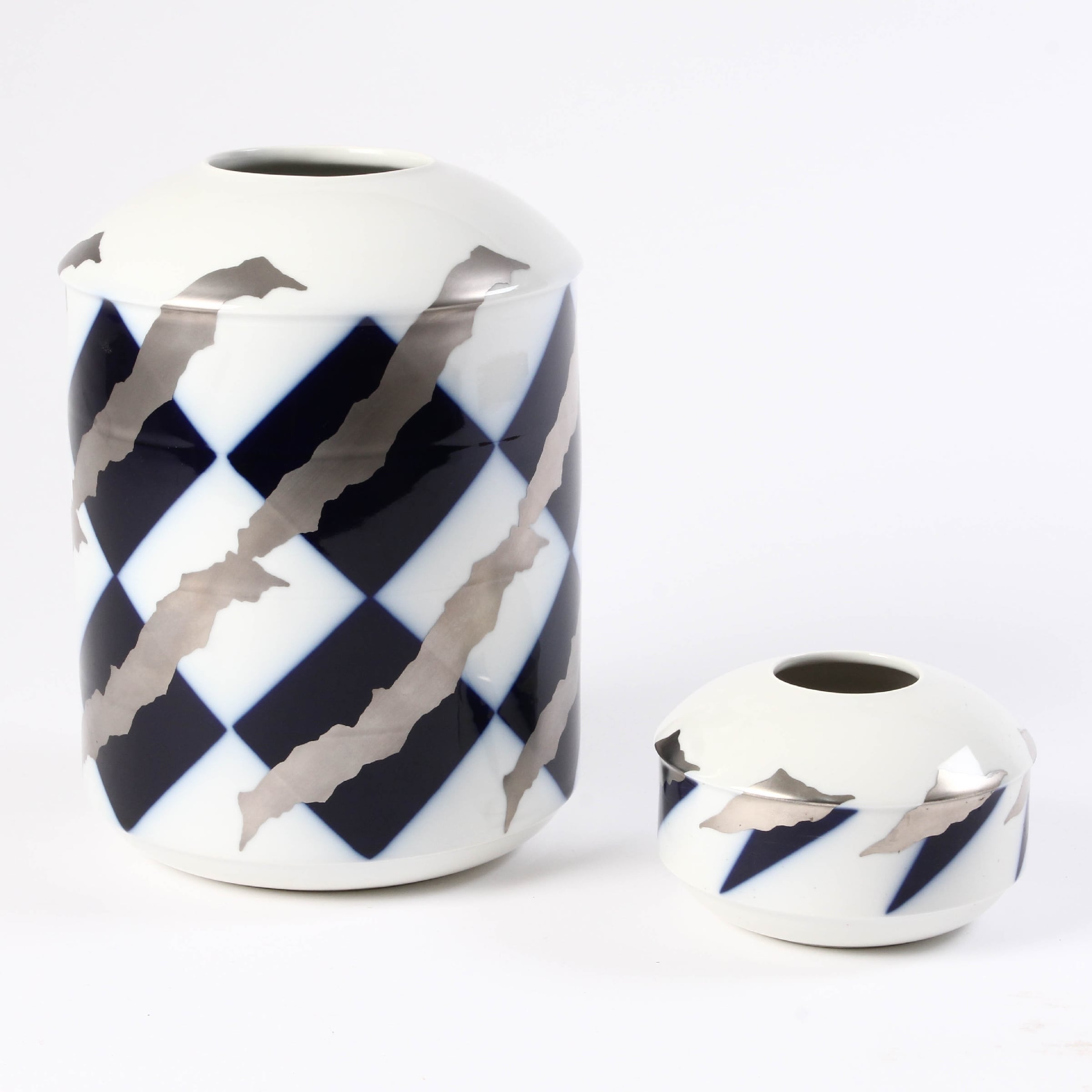 Lin Utzon for Royal Copenhagen. Two vases, (2) | Lauritz.com