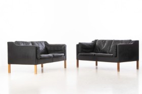 Børge Mogensen for Fredericia Stolefabrik. Et par to-pers. sofaer, model '2212' (2)