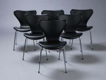 Arne Jacobsen. Seks stole syveren model 3107. Sort Savanne læder (6)