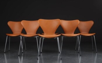 Arne Jacobsen. Seks syverstole model 3107, cognacfarvet anilinlæder, sædehøjde 46,5 cm (6)