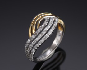 English diamond ring in 9 kt. two-tone gold, 0.50 ct.