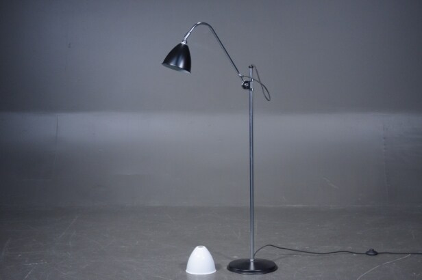 Stander / gulvlampe, BestLite / GUBI, Robert Dudley Best standerlampe, model BL3 ekstra opalglas