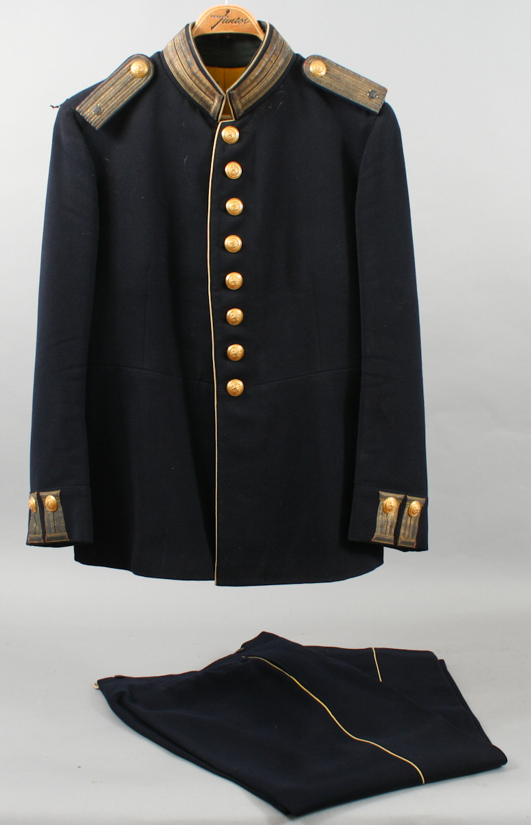 Militäruniform, 1900-talets första del | Lauritz.com