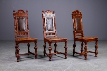 Tre stol af eg. Slut 19. årh. (3)