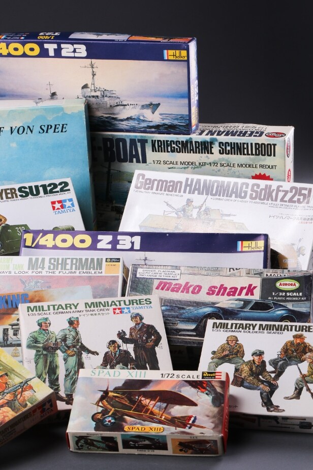 Tamiya, Heller, Revell m.fl. Samling samlesæt, skibe og militærkøretøjer (29)