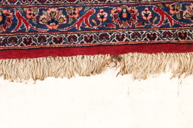 Persian Keshan carpet, 370 x 266 cm.