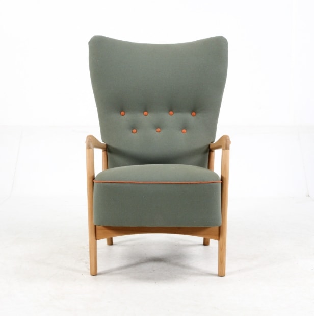 Søren Hansen for Fritz Hansen. Højrygget lænestol, 1940'erne, nyrenoveret
