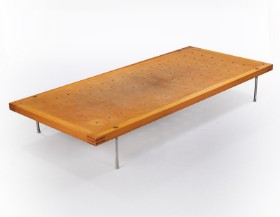 Finn Faber. Daybed af oregonpine fra 60'erne