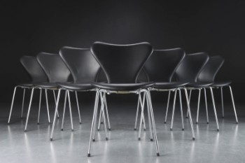 Arne Jacobsen. Otte syverstole model 3107, sort anilinlæder, Sædehøjde 46,5 cm (8)