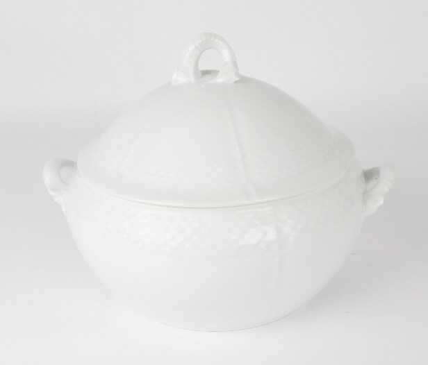 Bing & Grøndahl: Blanc de chine terrin af porcelæn nr. 666