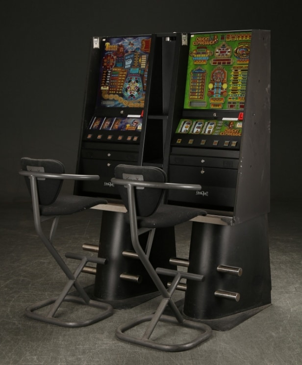 2 Unique spilleautomater 'Orient Expressen' og 'Thors Hammer' (2)