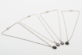 4 halskæder med vedhæng med henholdsvis onyx og hæmatit, sterling sølv (4)