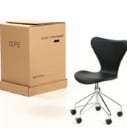 Arne Jacobsen: Office chair, 'Syveren' model 3117 with original black leather, unused and in original packaging