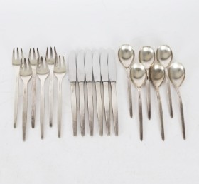 Ole Hagen 1913-1984 for A. Michelsen. 'Tulip' 6 person silver cutlery set. (18)