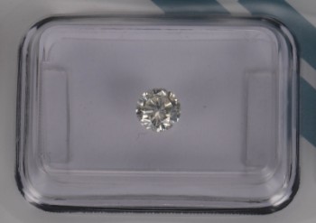 En uindfattet brillantsleben diamant på 0.39 ct. IGI L/SI2