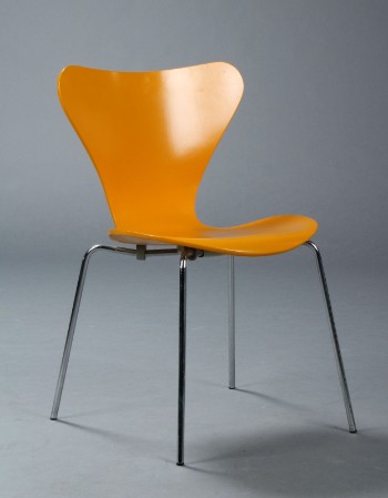 Arne Jacobsen. Syveren. Spisestol, model 3107