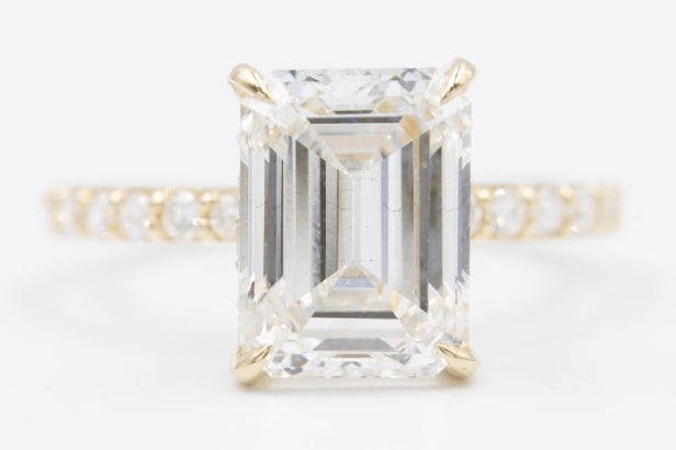 Diamond ring made of 14 kt gold with a Lab Grown emerald cut diamond of 4.04 ct.