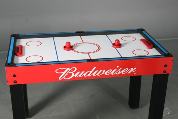 Multi-spillebord med stel i hård plast, 9 spil bla.bordfodbold bordtennis, bordhockey..,