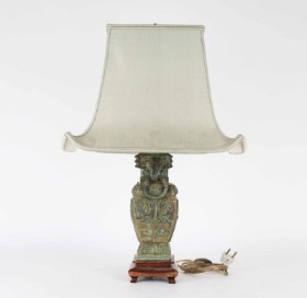 Kinesisk bordlampe af bronze, 1900-tallet