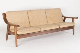 H. J. Wegner. Tre-pers. sofa, model GE530/3, røget egetræ