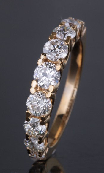 Ring in 14kt with brilliant cut diamonds 1.40ct