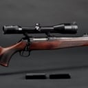 Jagtriffel Sauer 202 Classic kal. 9,3x62 med Zeiss Diavari 2,5x10-48 m/skinne og sigte 4 samt ekstra 5 skuds magasin.