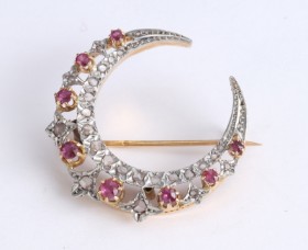 French crescent brooch in 18 kt. gold and platinum with diamonds and spinels