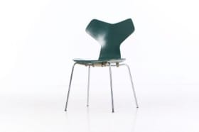 Arne Jacobsen for Fritz Hansen. 'Grand Prix' spisestol, model 3130