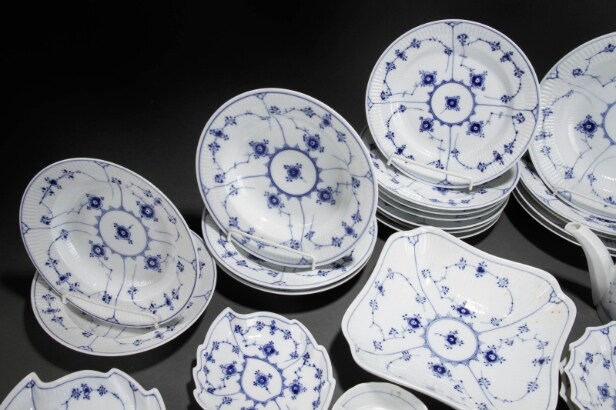 Royal Copenhagen. Musselmalet riflet service af porcelæn (62)