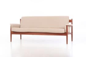 Grete Jalk. Tre-pers. sofa af teak, 1960'erne