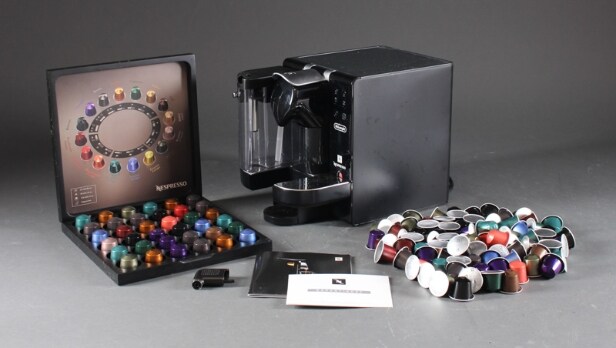 DeLonghi. Nespresso maskine med kapsler m.v.